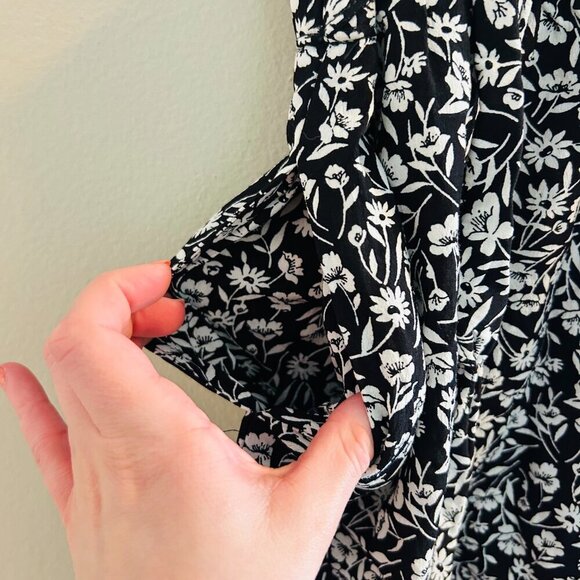 Maeve by Anthropologie Scarf Printed Shorts Size Medium Black Floral Flowy - Picture 7 of 11